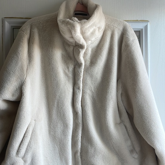 VICI Faux Fur Jacket Shacket - Picture 4 of 9